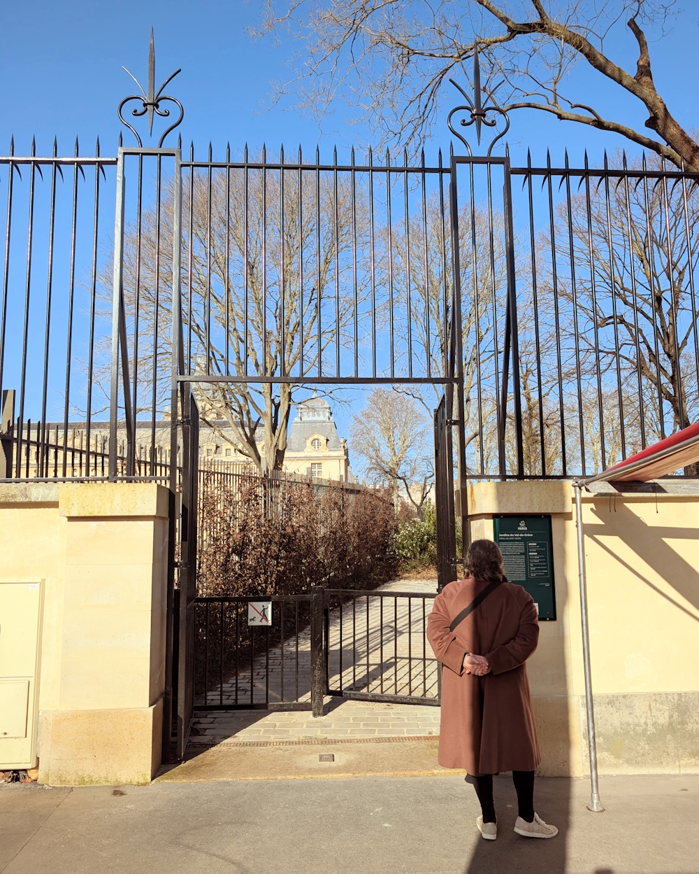 Entrada al parque Val de Grâce.