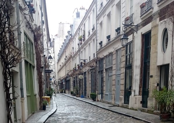 Cobblestoned passage in Bastille