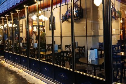 Paris cafe