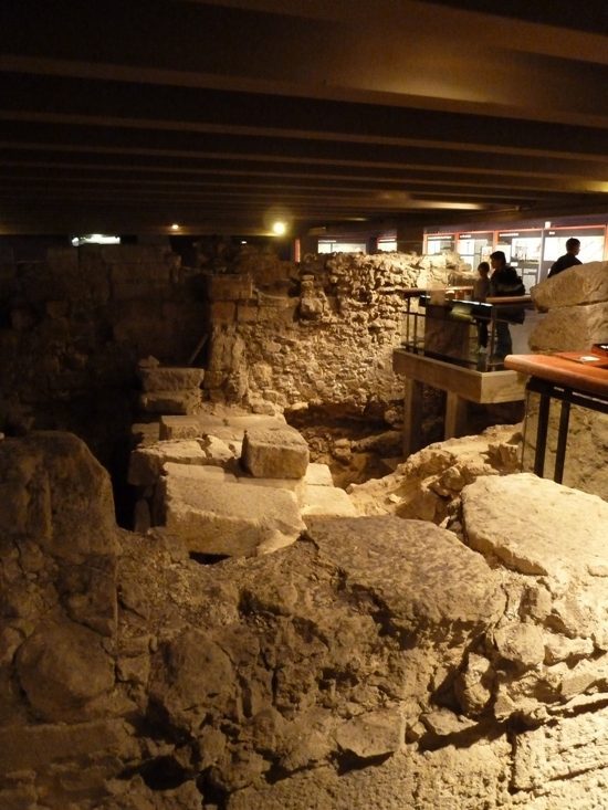 Archeological crypt