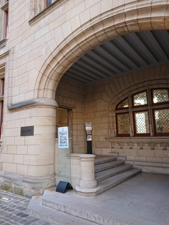 Expositions entrance