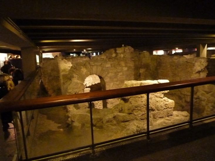 Archeological crypt
