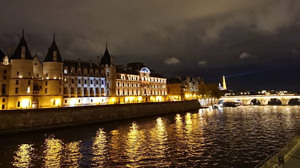 Conciergerie at night