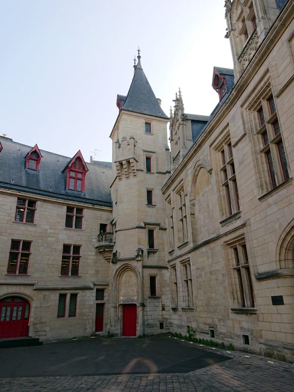 Courtyard of the Hôtel du Sens