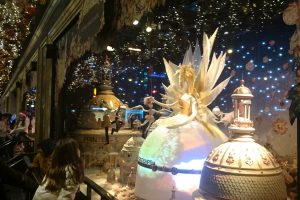 Christmas window decorations in Paris