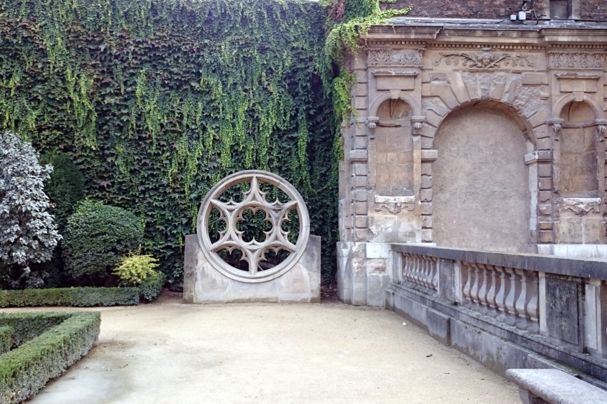 Marais courtyard