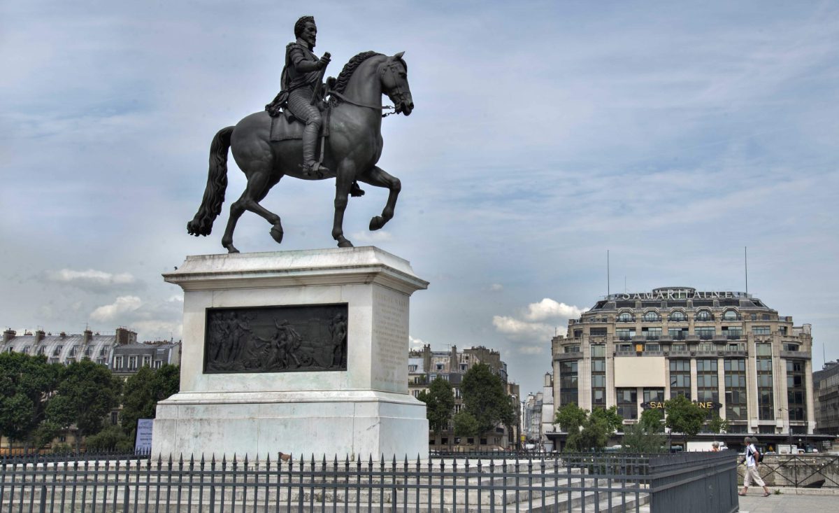 Henri IV statue