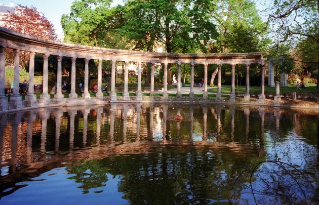 PArc Monceau colonnade