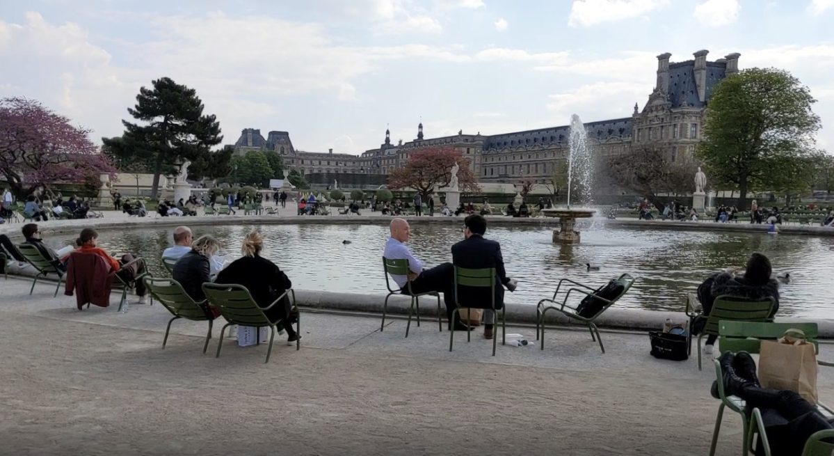 Parisians at the Bassin Tuileries