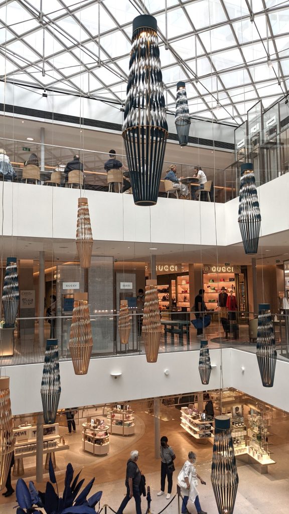 Modern atrium in the new section of the Pont Neuf store