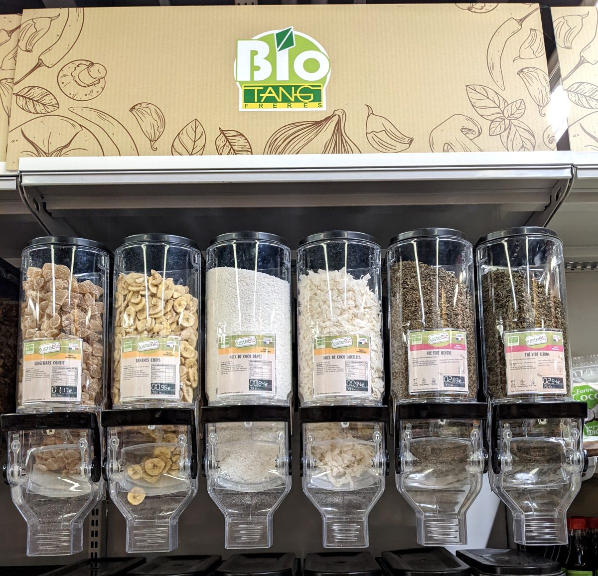 bulk bins at Tang Frères