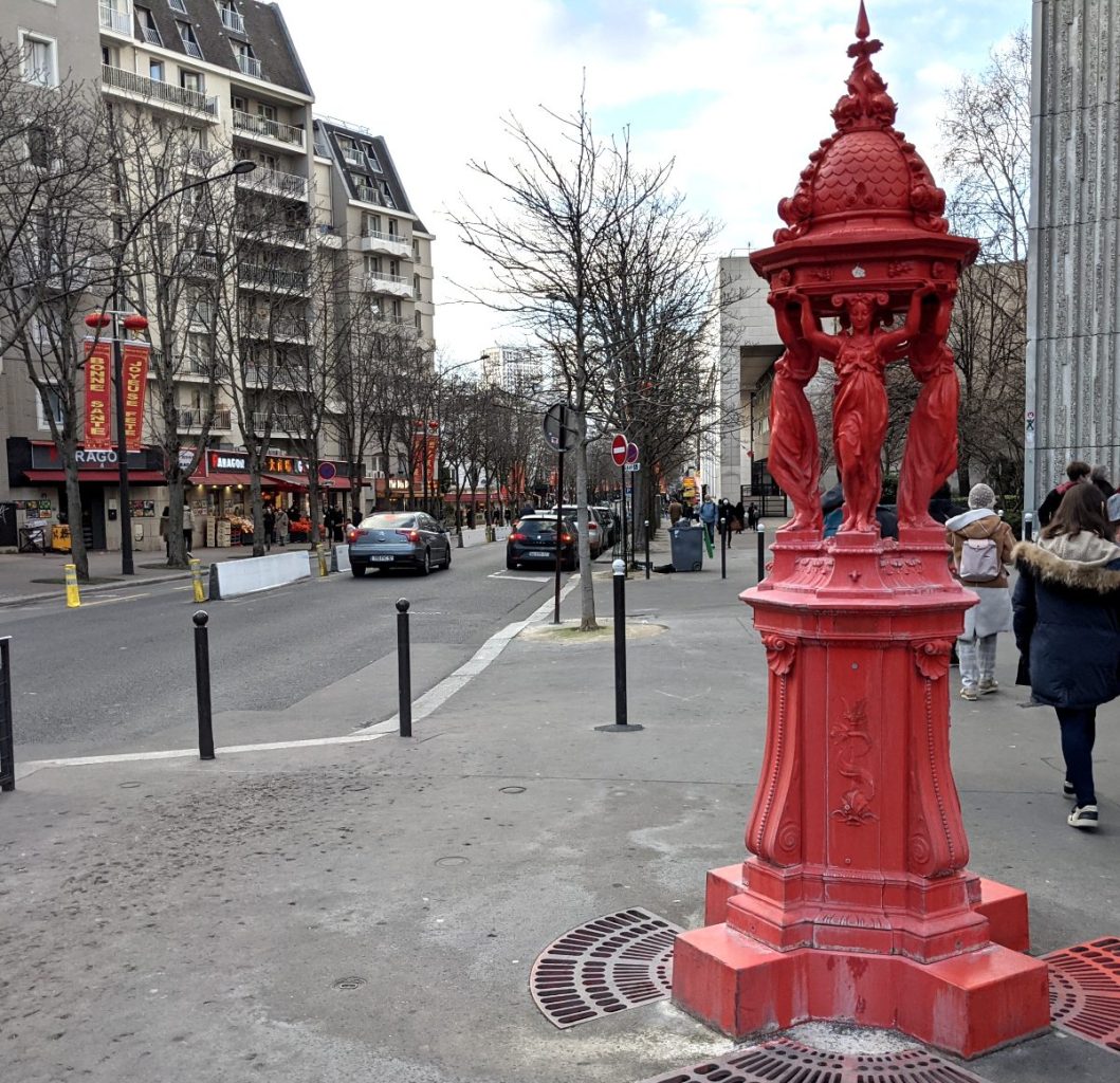 A traditional Wallace fountain painted red in Chinatown