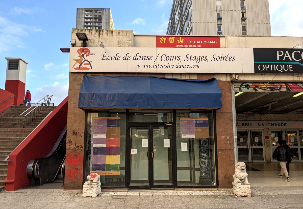Facade of a dance school at Les Olympiades