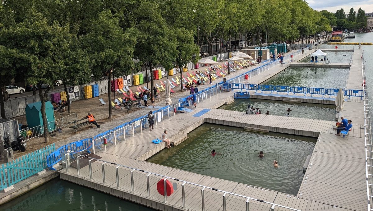 Swimming pools at bassin de la villette