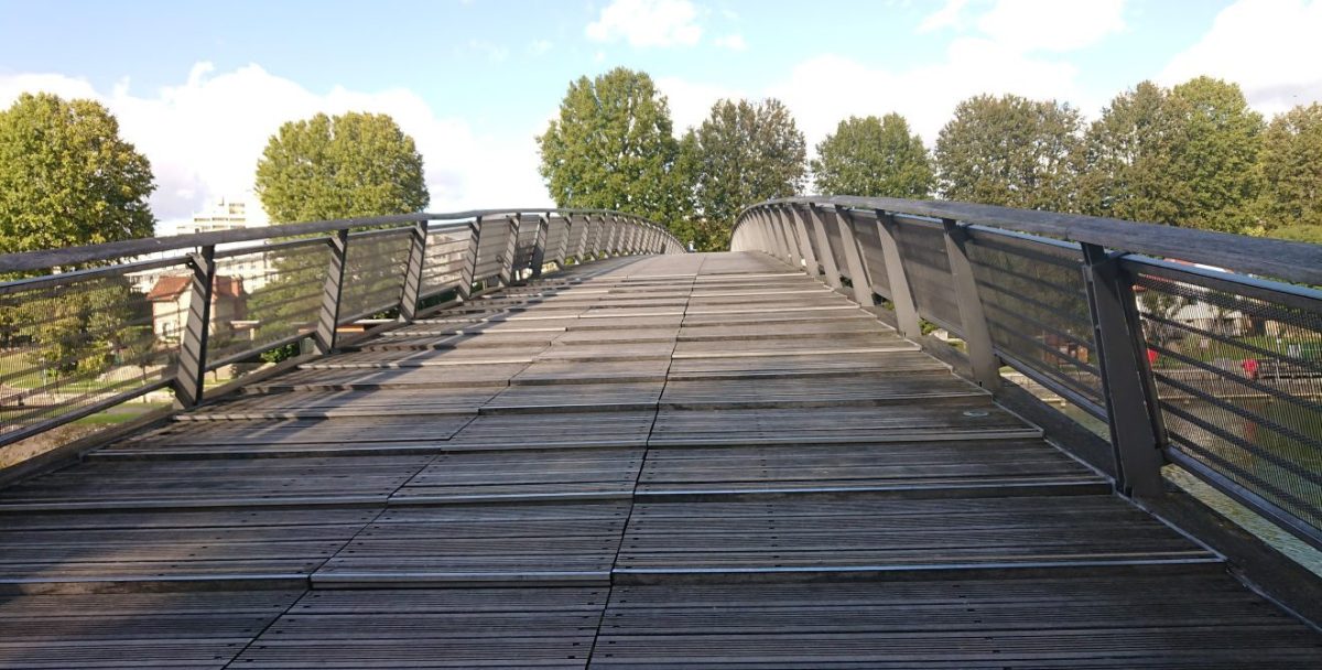 footbride over the Marne River