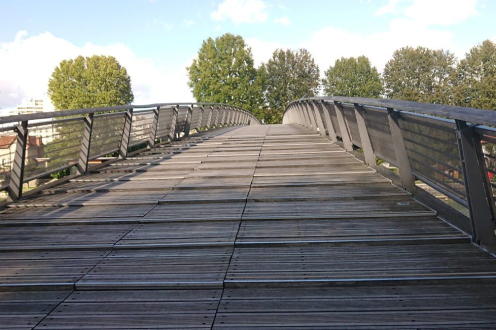 footbride over the Marne River