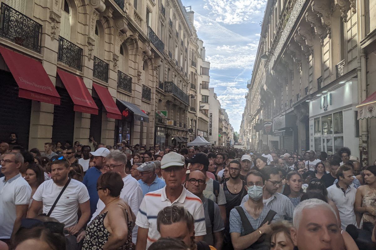 The crowds trying to get to the Champs-Elysées...