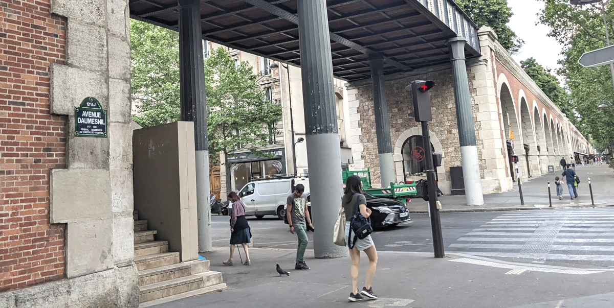 One of the entrance stairs to the Promenade Plantée