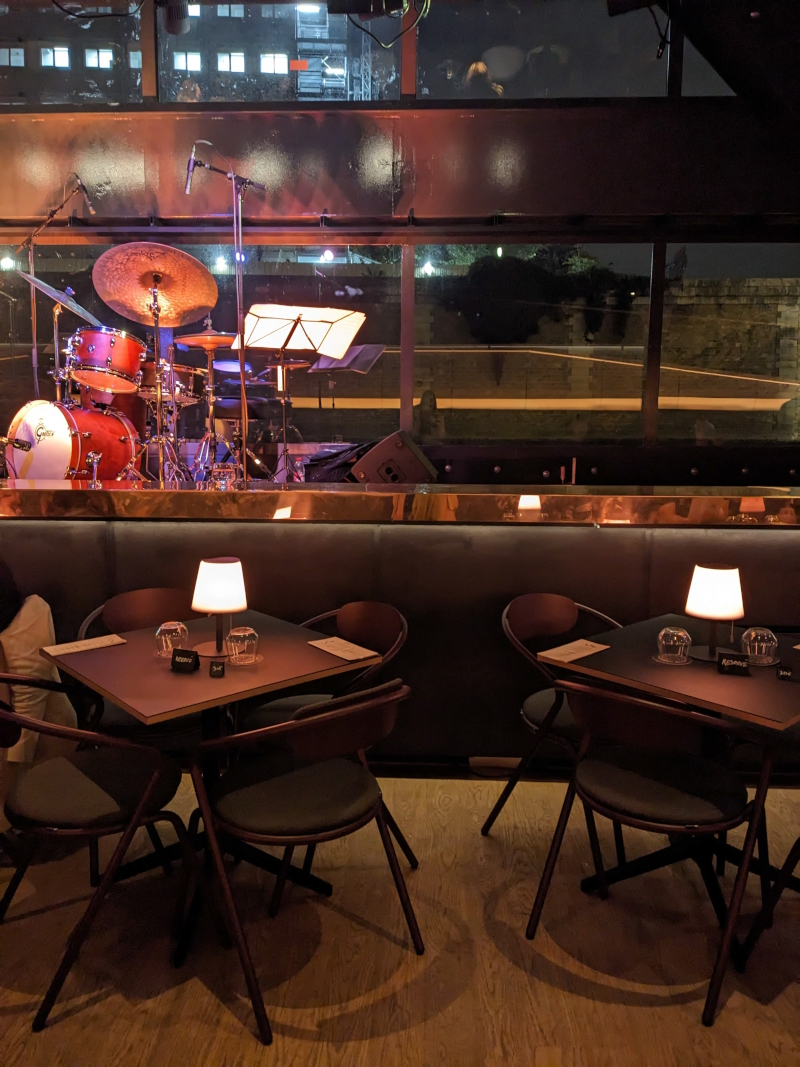 Son de la Terre below deck club seating