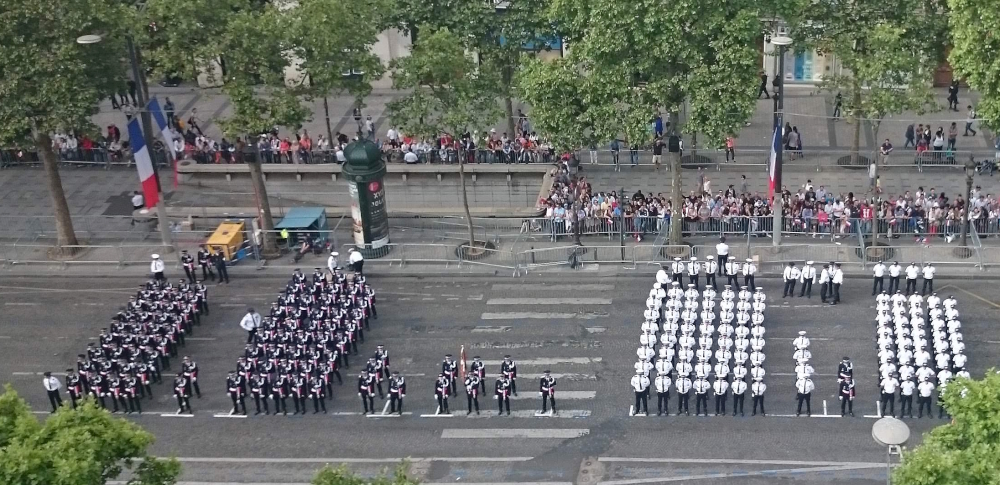 The parade on the Champs-Elysées from above