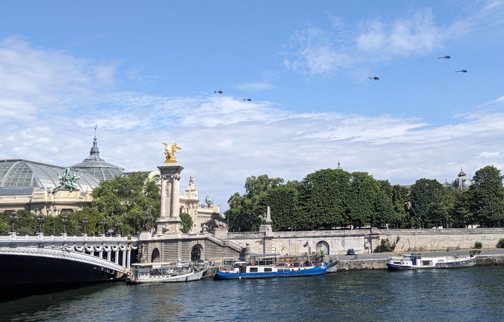 Flyover from the Pont Alexandre III