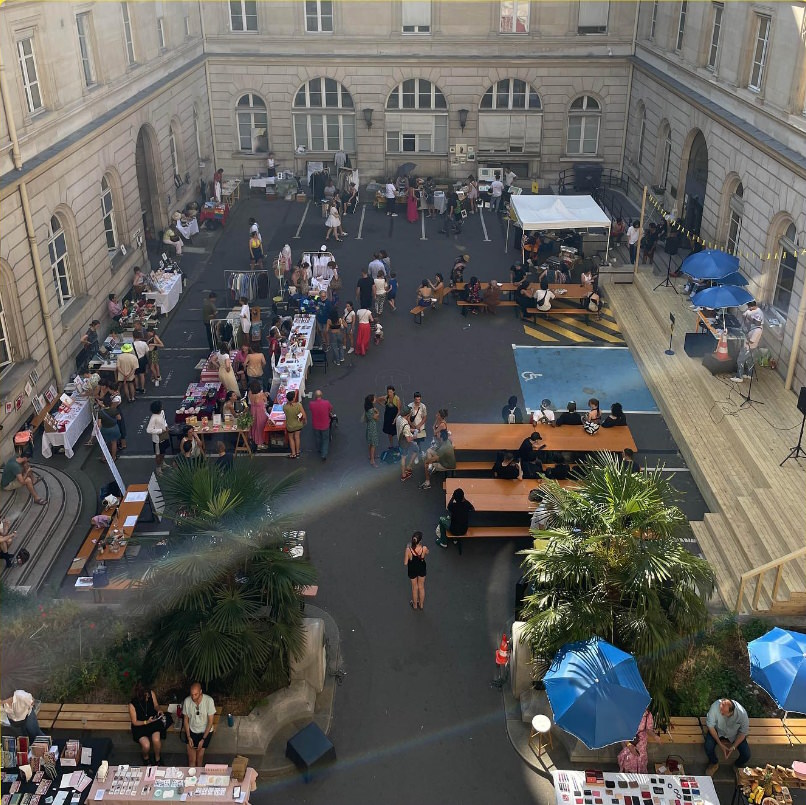 Les Arches Citoyennes market
