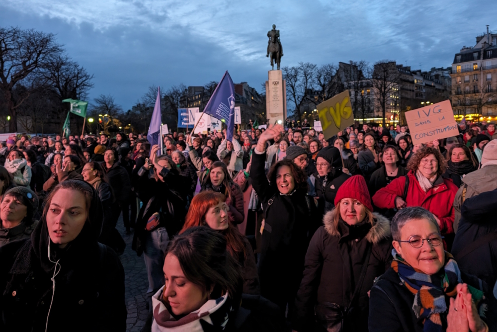 The crowd at Place du Trocadéro. 