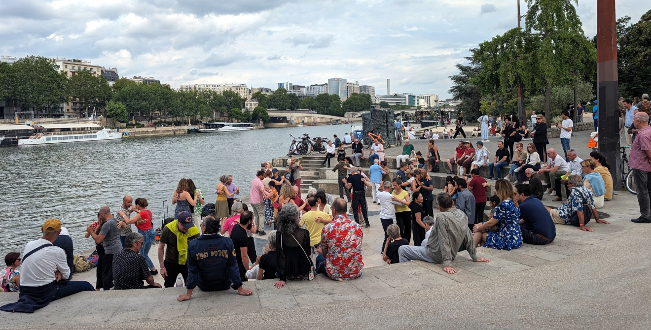 Dancers on the Quai St Bernard