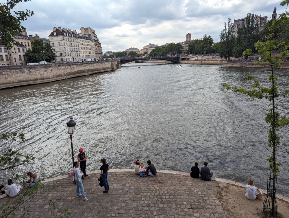 The view west from Ile St-Louis