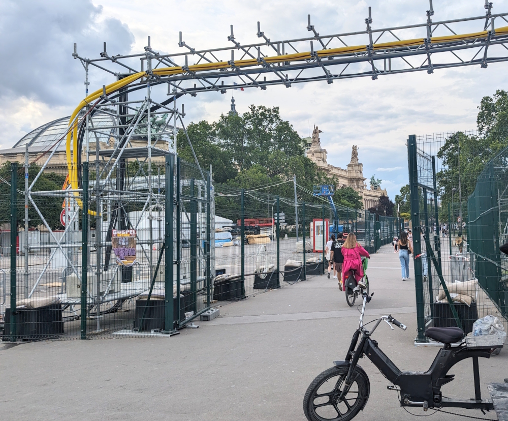 View from Pont Alexandre III to the Grand Palais