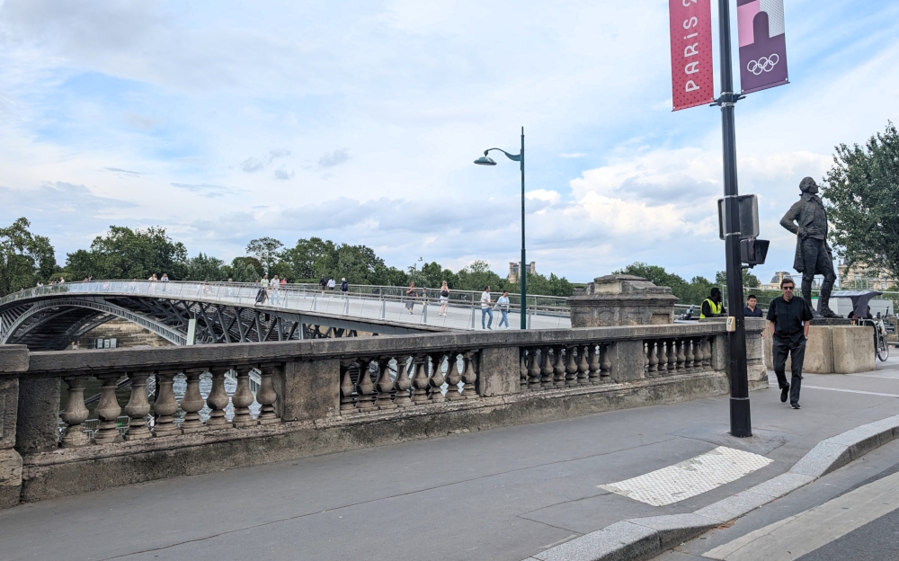 Léopold-Sédar-Senghor Footbridge