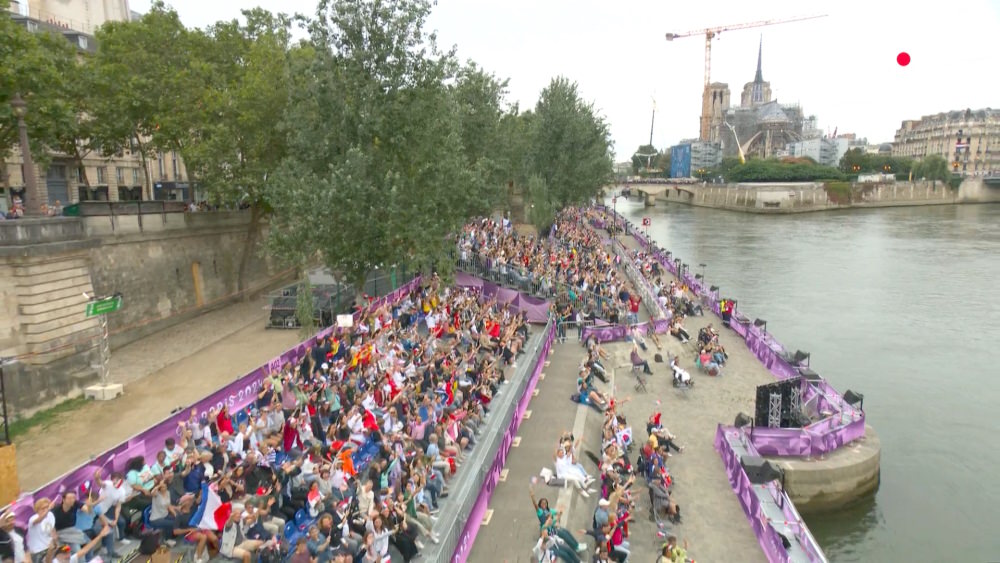 Spectators along the Seine