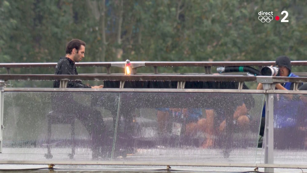 Another angle shows the heavy rain (and photographers trying to stay dry too)