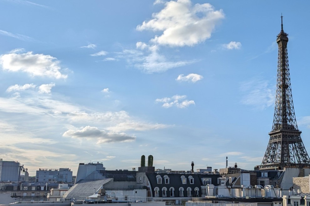 Eiffel tower skyline