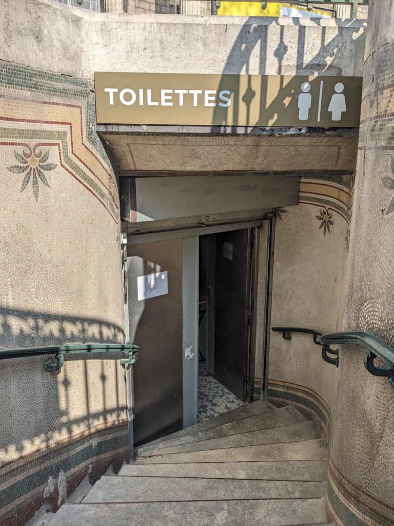 Entrance to Madeleine toilets