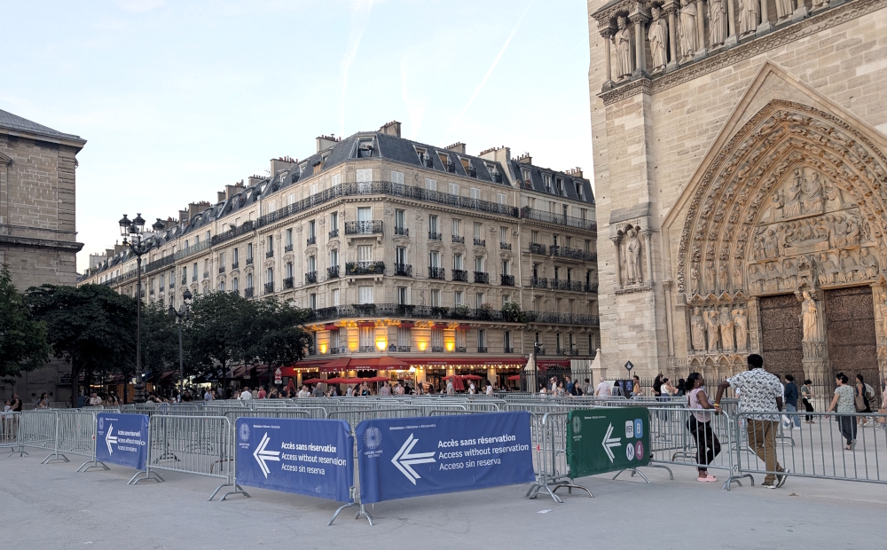 Follow the blue signs if you don't have reservations.