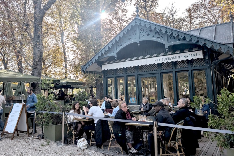 Café in Luxembourg Gardens