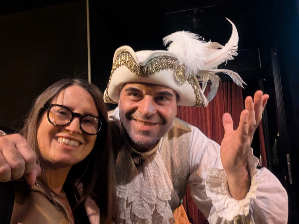 Selfie with the actor who welcomes guests.